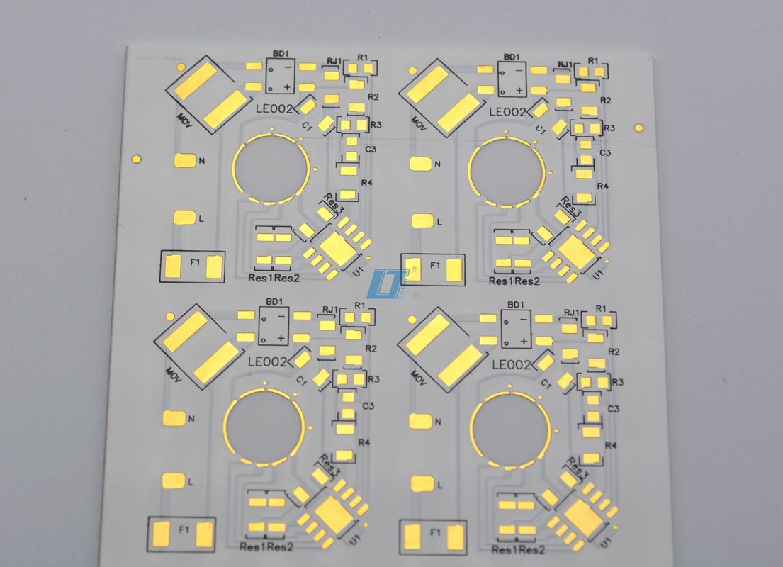 耐久性 サイズ 2mm~200mm セラミックPCBボード AL2O3 ALNブラックソルダーマスク