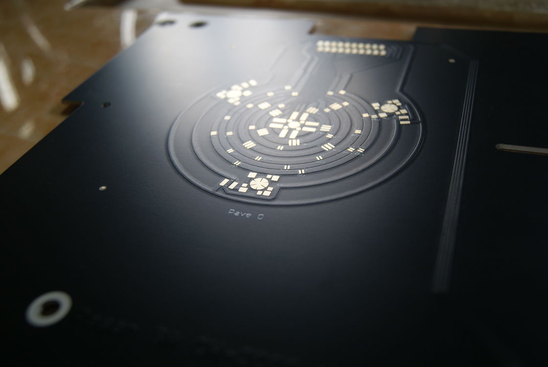 最適な機能と耐久性のために2〜16層の黒いシルクスクリーンPTTC金属PCB