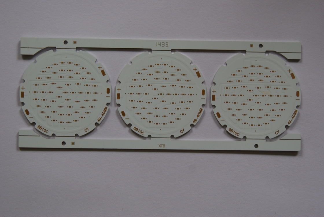 電圧 IMS PCB サービス 3KV 電圧 耐える ベンテック 銅 0.5-6.0oz HASL/ENIG 表面仕上げ