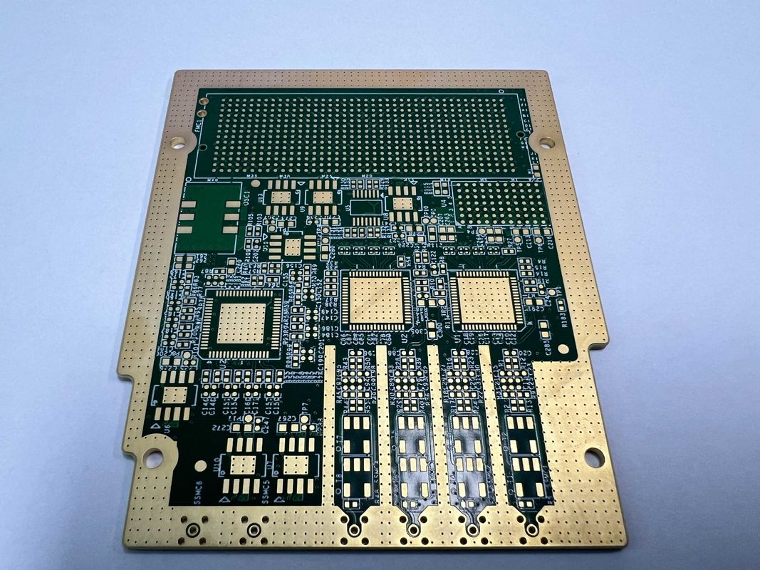 6-32L板層HDIPCB板 FR4 IT180原材料と0.1mmレーザードリルホールサイズから作られる