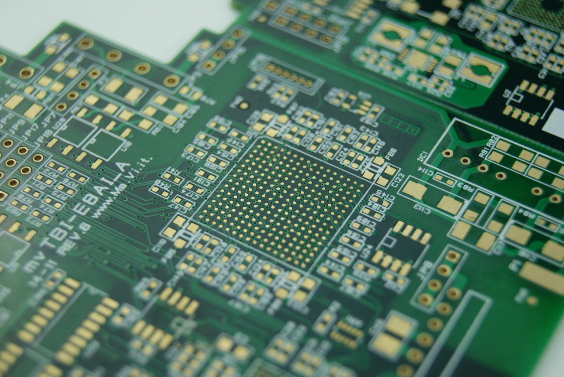 多層PCBボード 1.6mm厚 さ、表面実装技術、優れた性能のための緑色のソルダーマスク